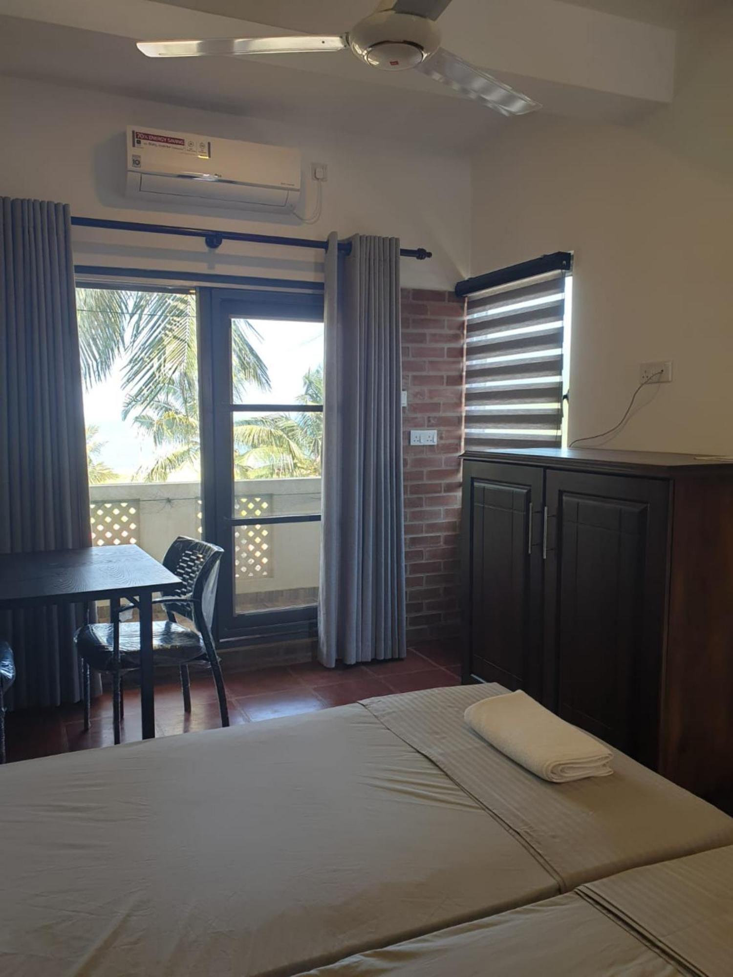 Janishi Residencies Hotel Negombo Exterior photo