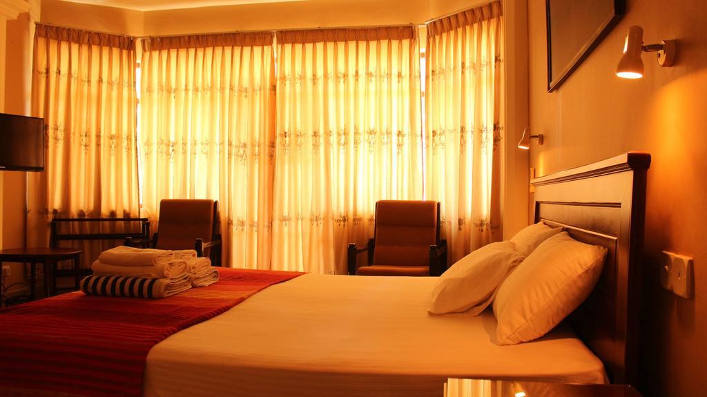 Janishi Residencies Hotel Negombo Room photo