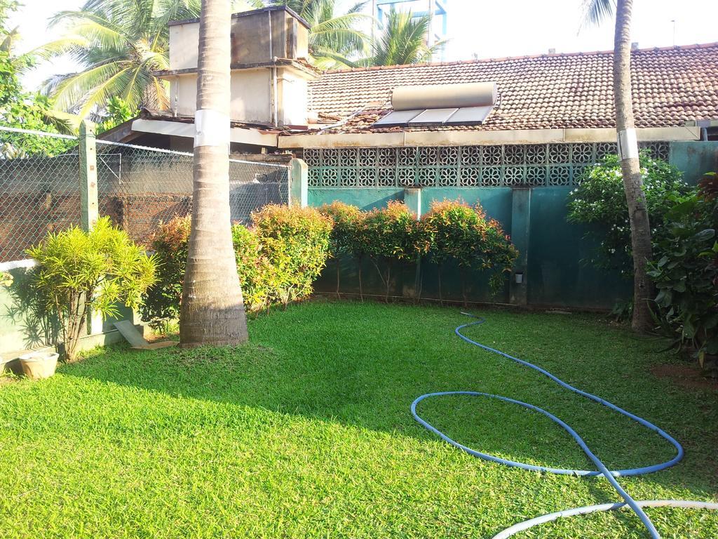 Janishi Residencies Hotel Negombo Exterior photo