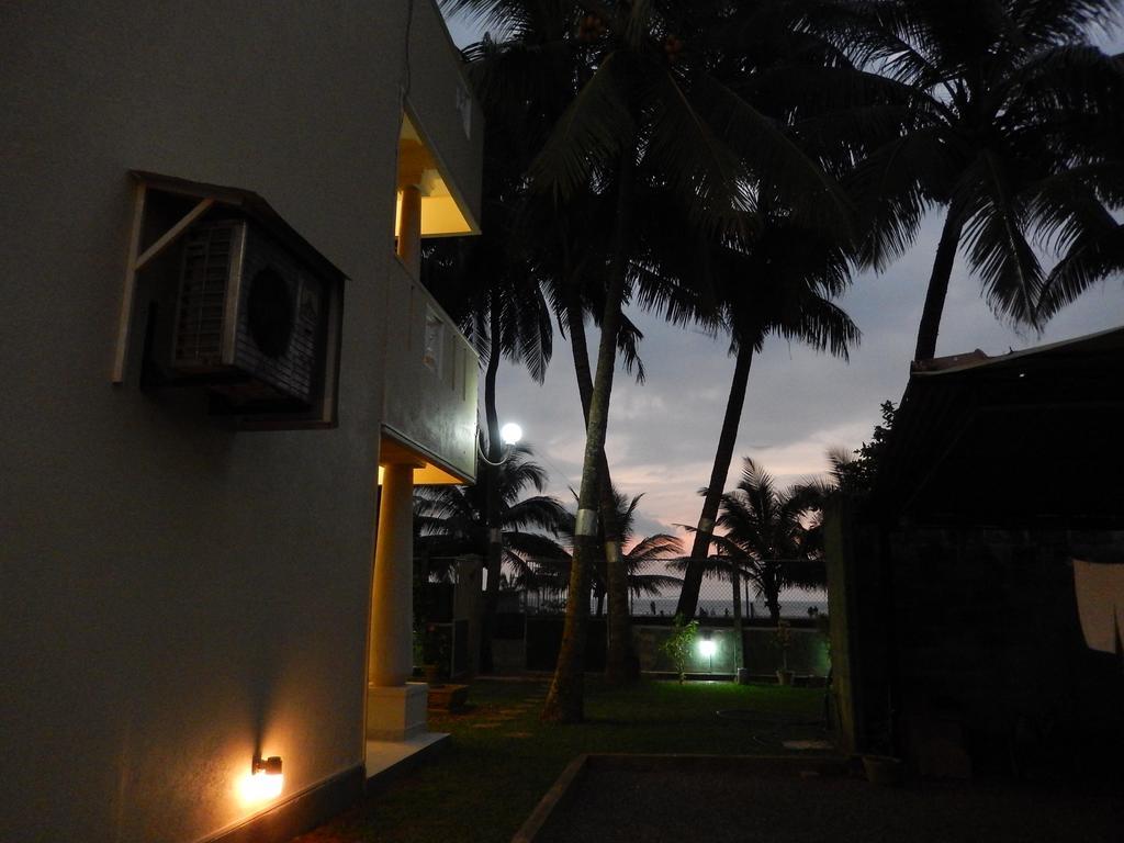 Janishi Residencies Hotel Negombo Exterior photo