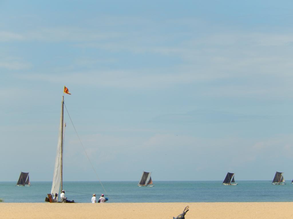 Janishi Residencies Hotel Negombo Exterior photo