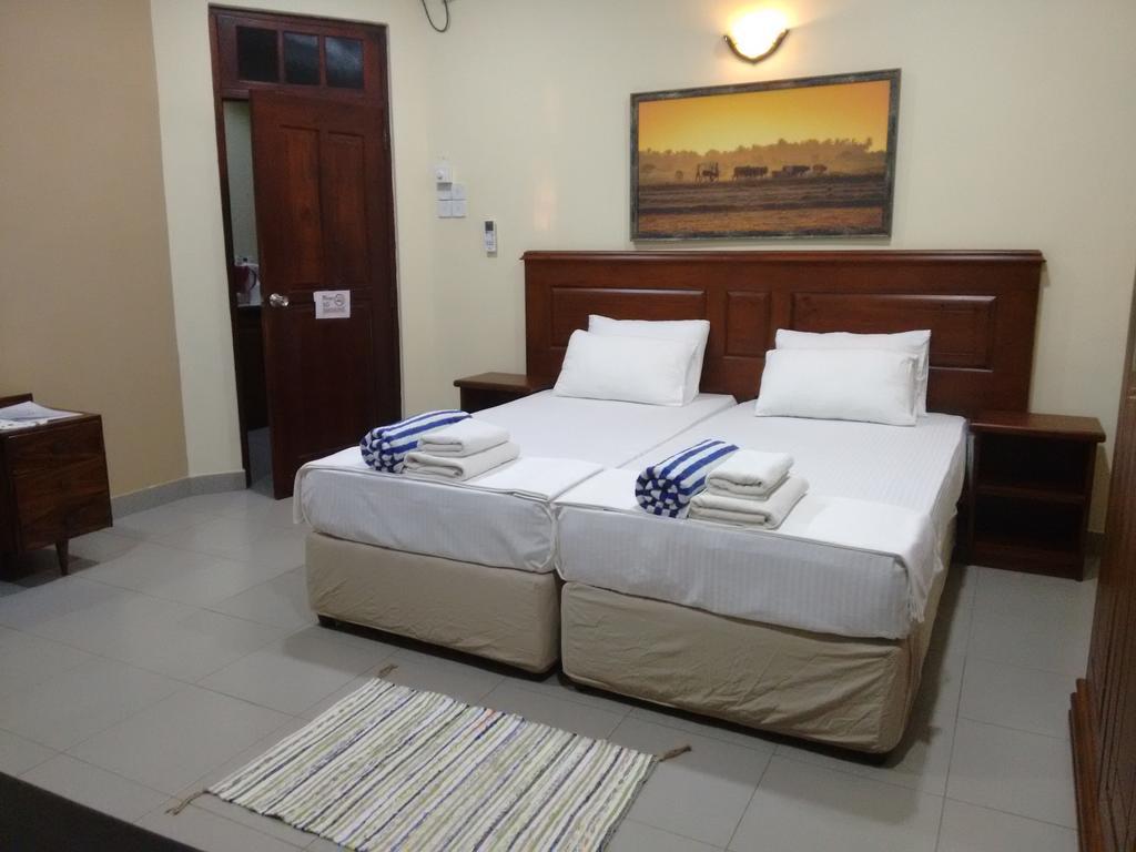 Janishi Residencies Hotel Negombo Exterior photo
