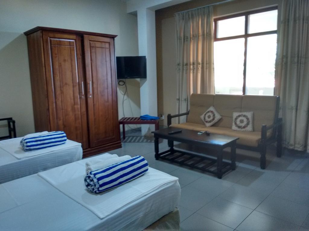 Janishi Residencies Hotel Negombo Exterior photo