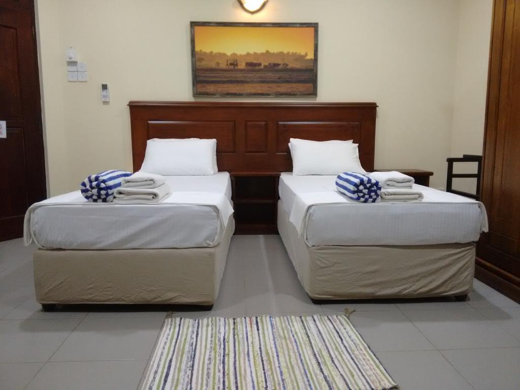 Janishi Residencies Hotel Negombo Exterior photo