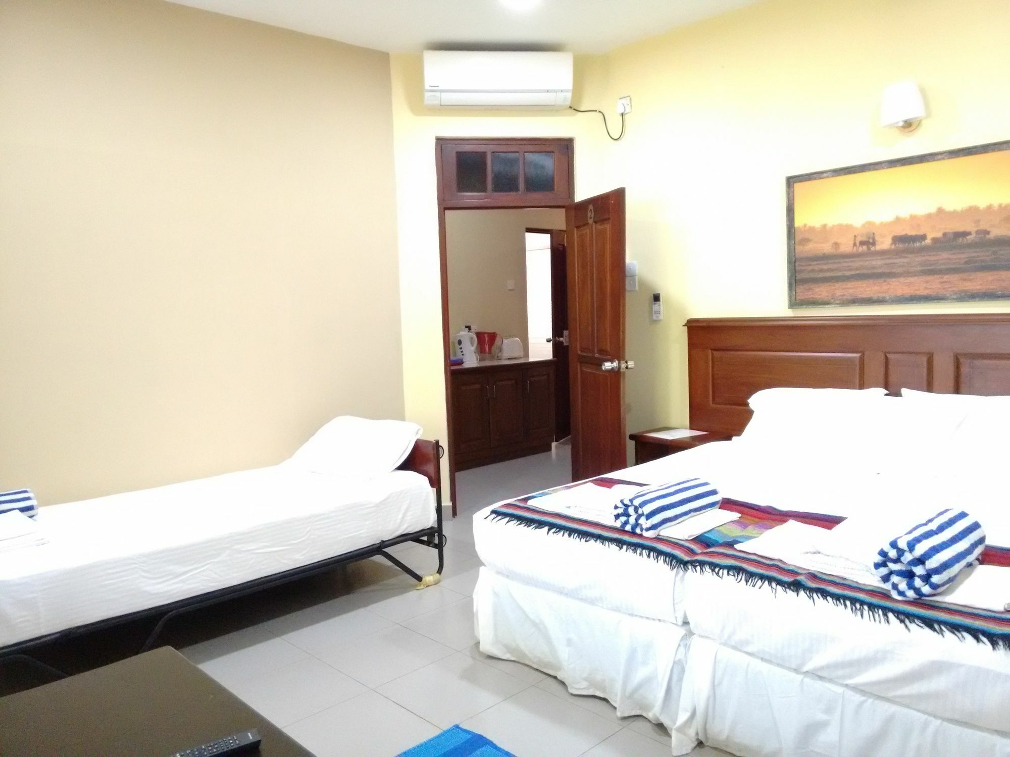 Janishi Residencies Hotel Negombo Exterior photo