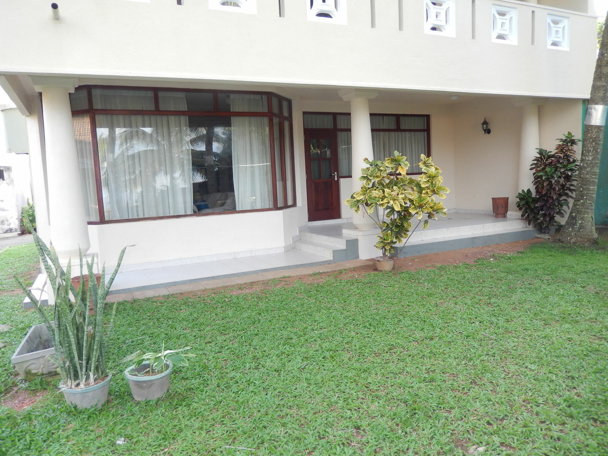Janishi Residencies Hotel Negombo Exterior photo